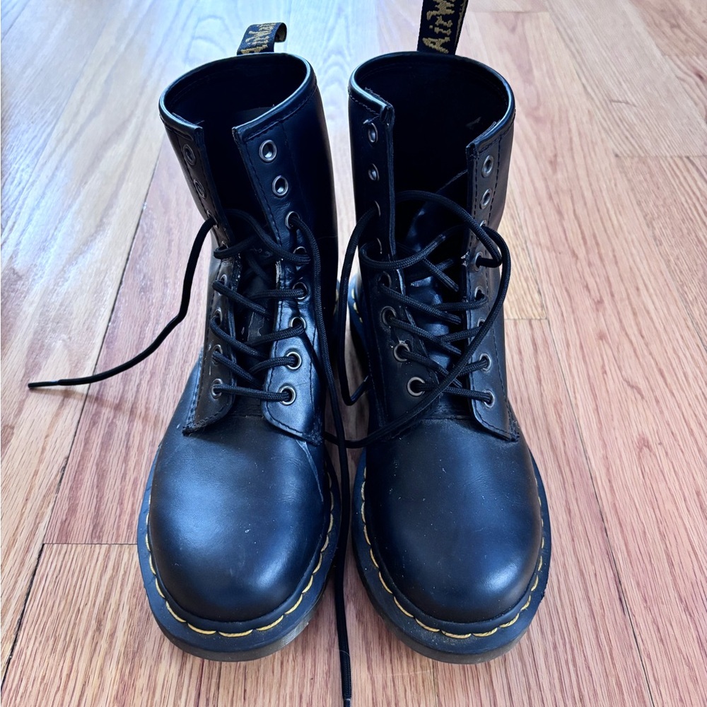 1460 WOMEN'S SMOOTH LEATHER LACE UP BOOTS